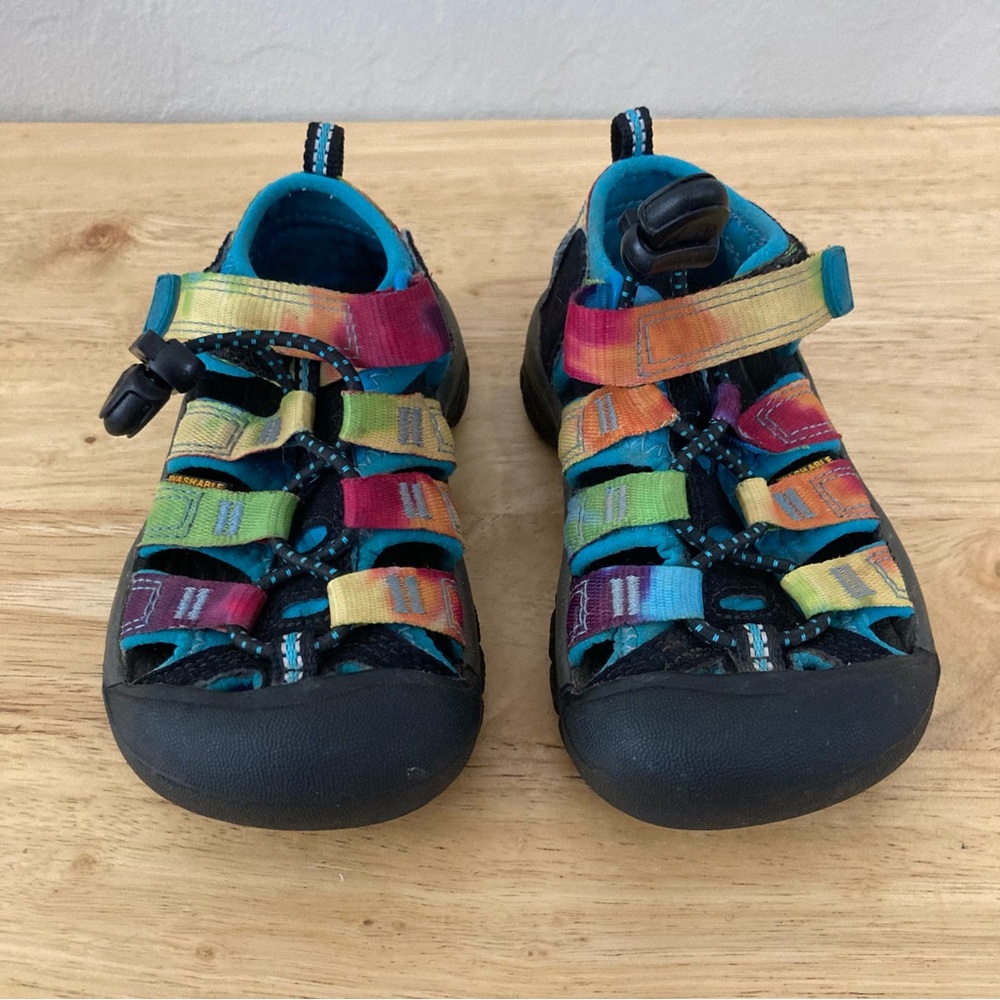 Keens Shoes Size 8